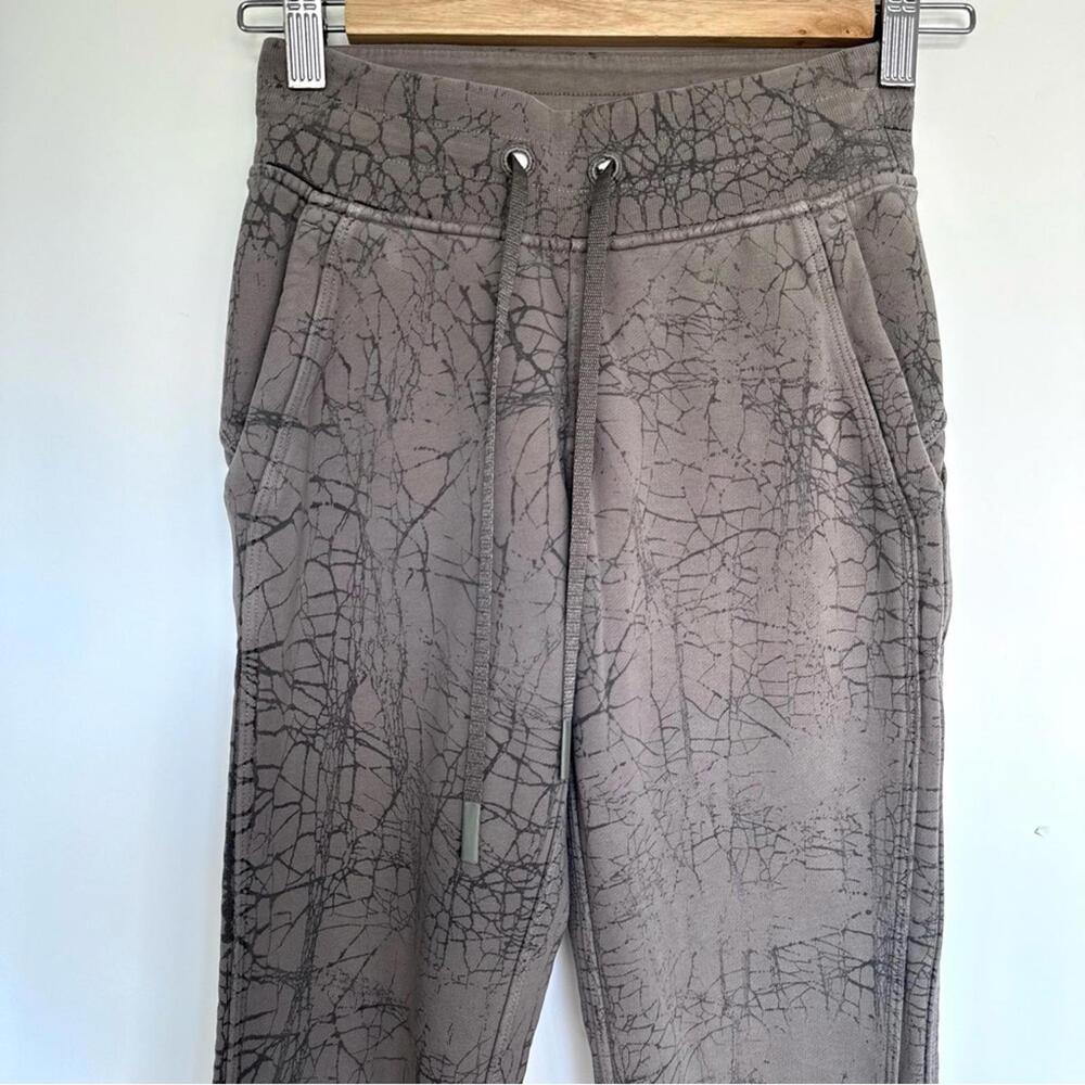 Lululemon Warm Down Jogger *7/8 Length
Thread Dye Rover Black - Picture 7 of 9
